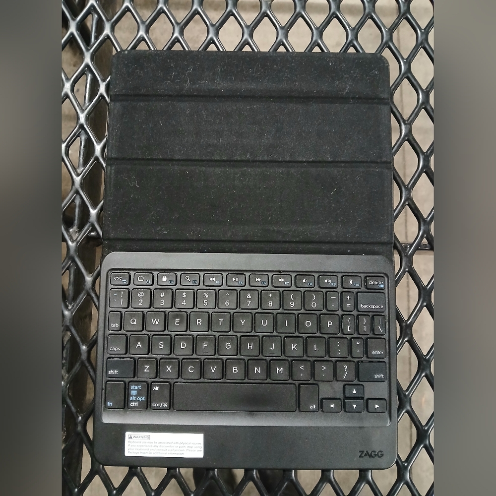 Zagg QTG-ZKSM28M Rugged Messenger Tablet Keyboard Case